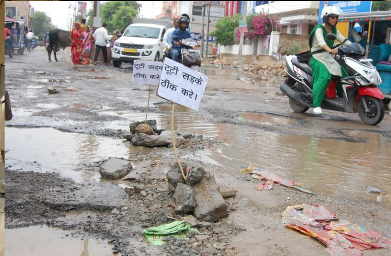 jhunjhunu-ki-tuti-sadak-boli-hum-ko-thik-kro