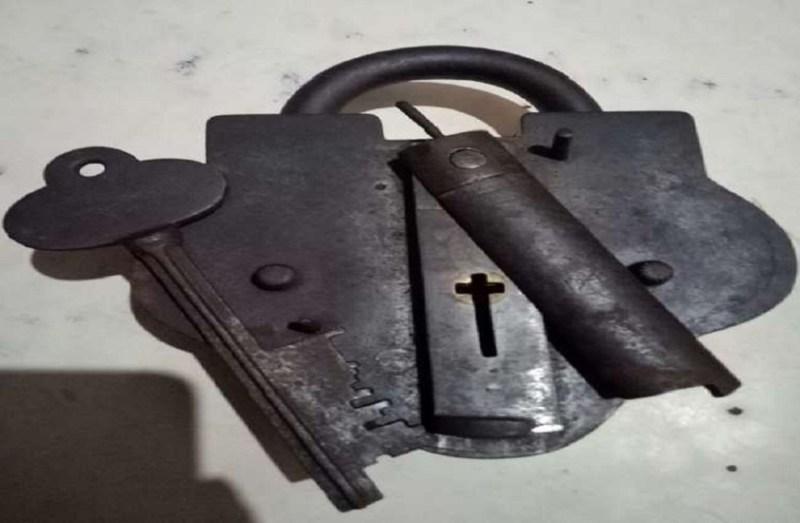 unique lock that no one can unlock it even if keys available