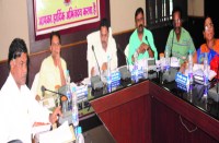 Video- सामान्य सभा की बैठक में पीडब्ल्यूडी के ईई को फोन कर बुलाया, फिर सीईओ ने लगाई फटकार, दिए निर्देश