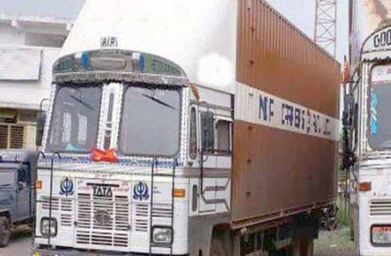 Containers filled cars loot in bhilwara