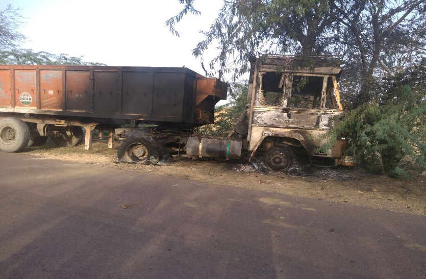 fire broke out due to truck tyre burst in Sri Ganganagar
