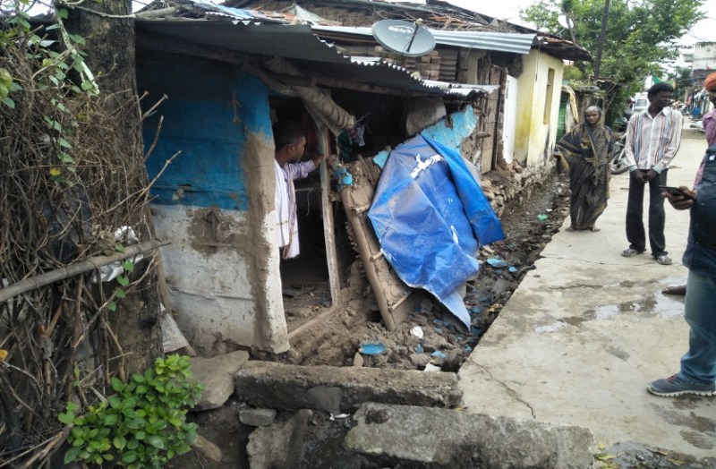 Elderly injured by pressing into the wall