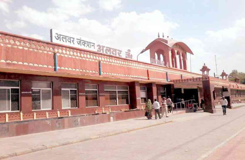 Junkies At Alwar Railway Station