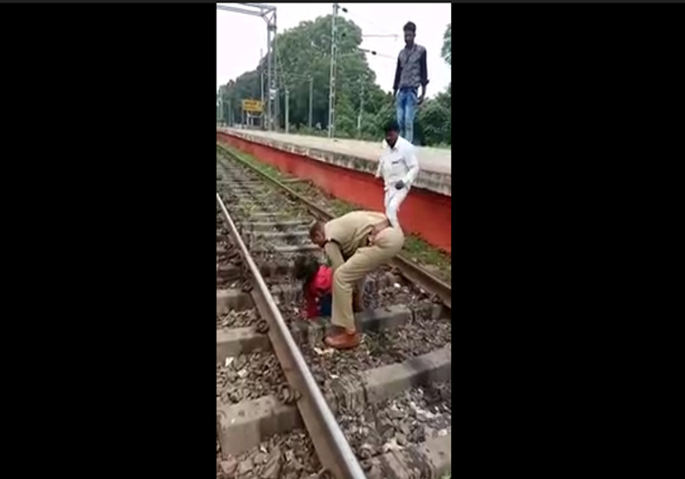 ट्रेन की चपेट में आकर बीकाम की छात्रा हुई गंभीर घायल, लखनऊ के ट्रामा सेंटर किया गया रेफर