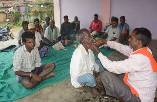 Photo Gallery : मृत हाथी को दी गई श्रद्धांजलि, अब गणेश मंदिर भी बनाएंगे ग्रामीण