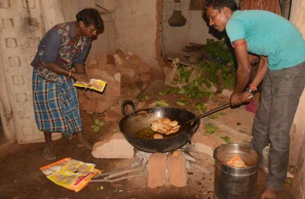 Photo Gallery : मृत हाथी को दी गई श्रद्धांजलि, अब गणेश मंदिर भी बनाएंगे ग्रामीण