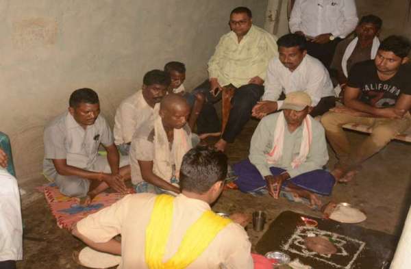 Photo Gallery : मृत हाथी को दी गई श्रद्धांजलि, अब गणेश मंदिर भी बनाएंगे ग्रामीण