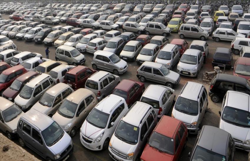 दिल्ली: तीन घंटे से अधिक देर तक गाड़ी पार्क करने पर देना होगा 50 से 100 रुपए प्रतिघंटे अतिरिक्त पार्किंग शुल्क