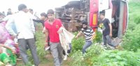 bus overturned, passengers injured, abusive, hospital, police, action, shivpuri news, shivpuri news in hindi, mp news
