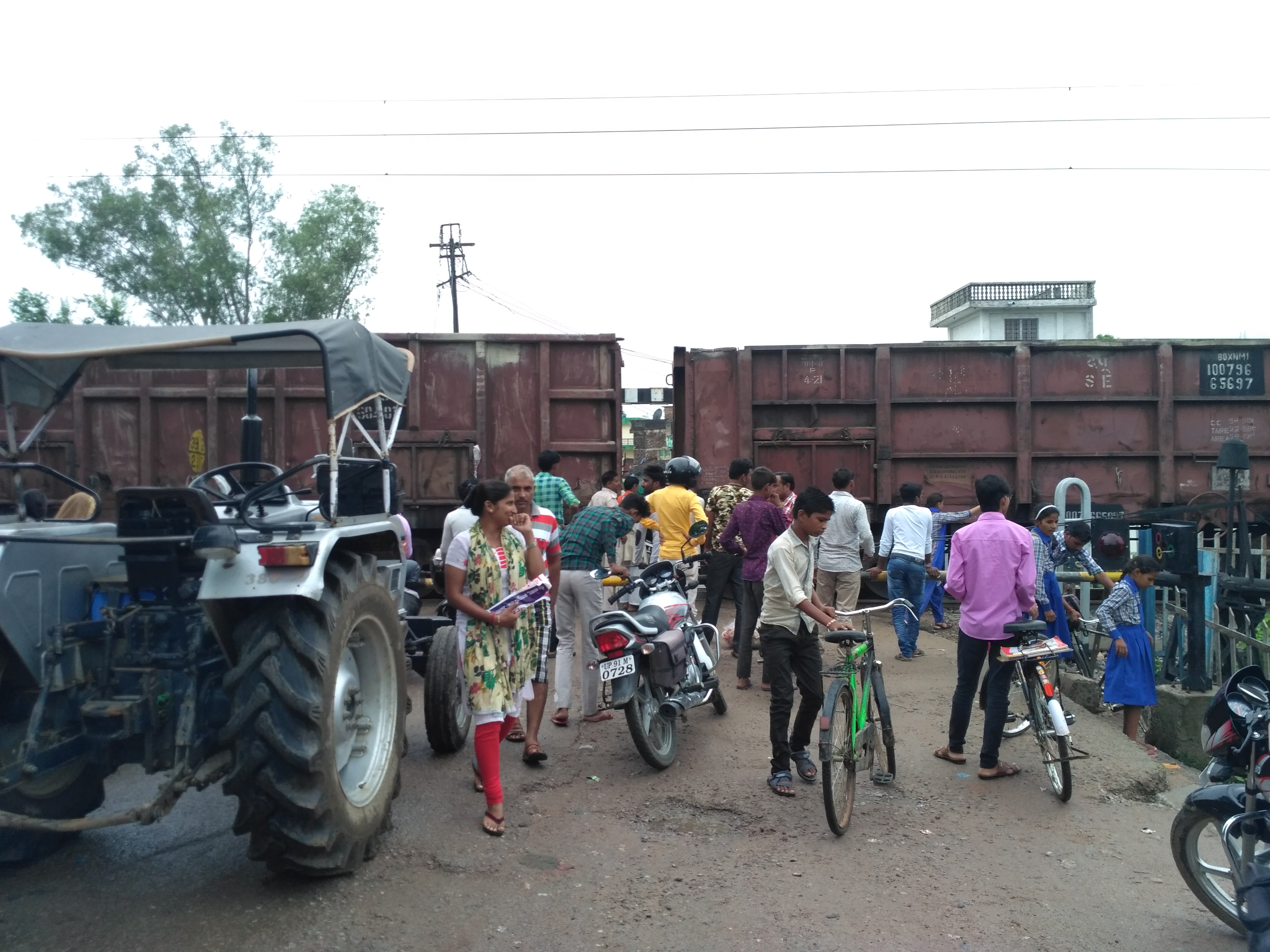 crossing Manning engine fails manline Udaipur Khajuraho Intercity