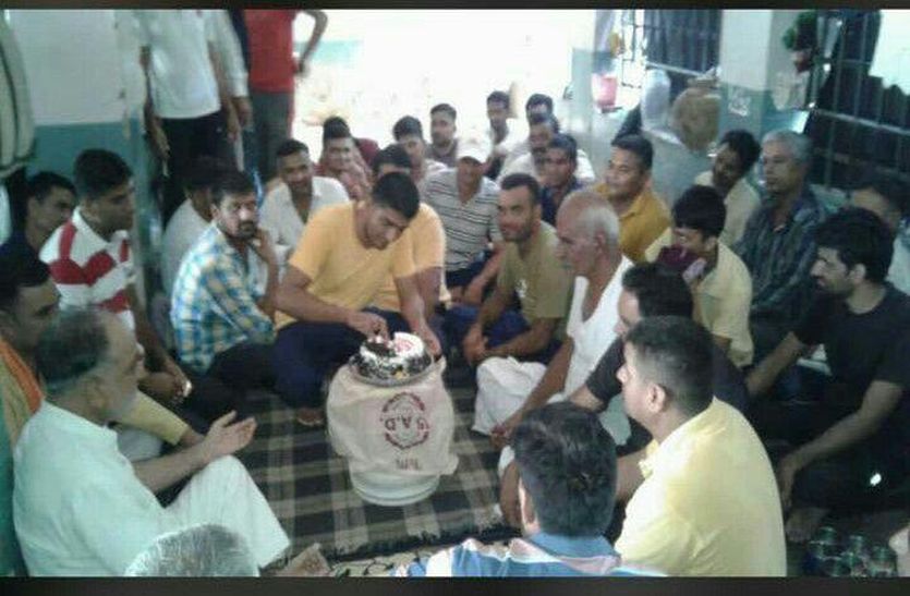 Birthday Celebration of Firing accused in central jail, photo viral