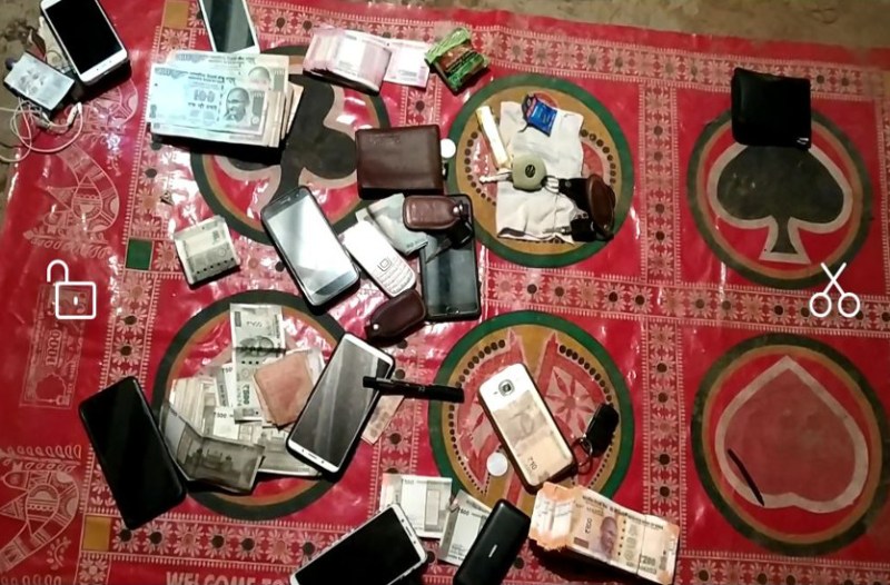 घटना स्थल से एक लाख 5 हजार 40 रुपए नकद बमराद