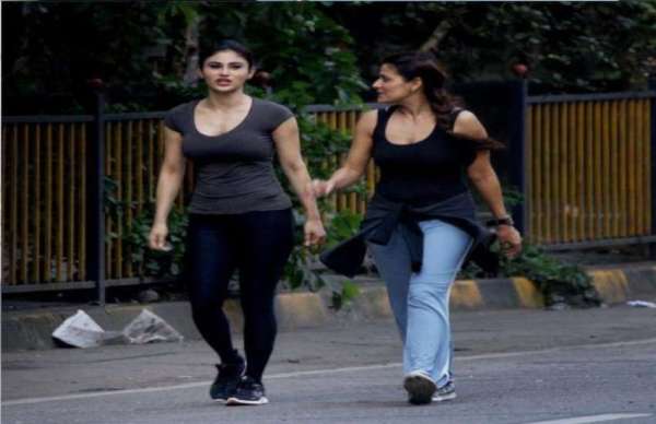 Mouni Roy spotted at mumbai bandra