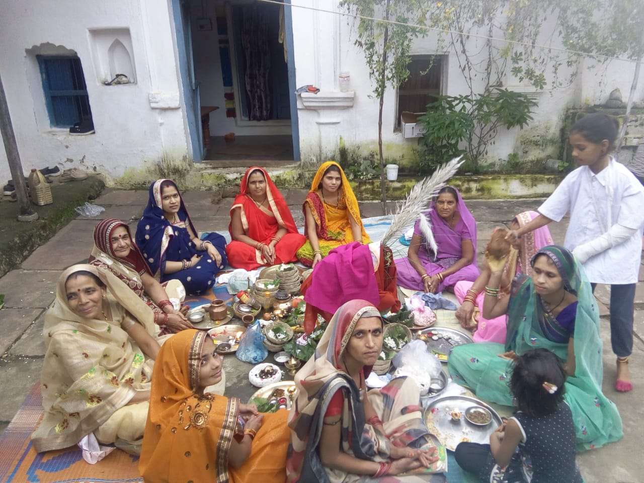 फोटो गैलरी: महिलाओं ने की हलछट पूजा