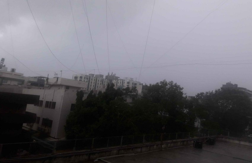 Rain with air in Ahmedabad