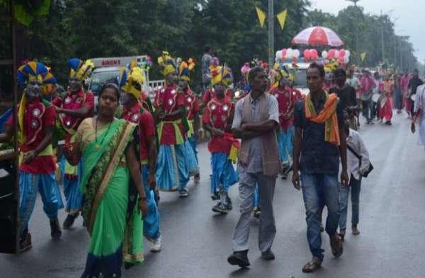 Photo Gallery : निकाली गई शोभायात्रा, मनमोहक झांकियां रही आकर्षण का केंद्र