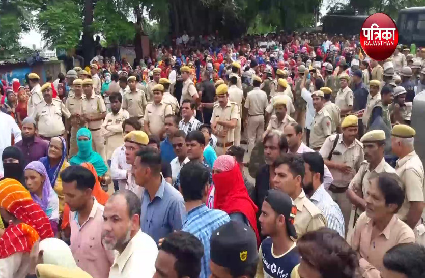 बांसवाड़ा तिहरा हत्याकांड – मांगों पर बनी सहमति, शव लेने को राजी हुए परिजन – देखें वीडियो रिपोर्ट