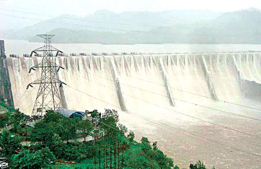 Narmada dam water level crosses 122 meters