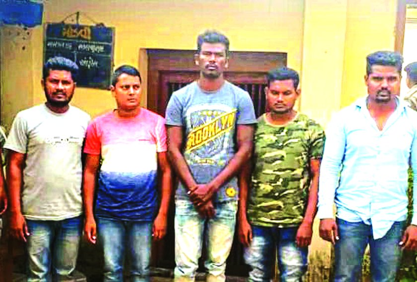 Six arrested with liquor of millions