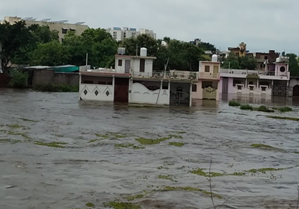 flood like situation in jhansi disrict due to heavy rain