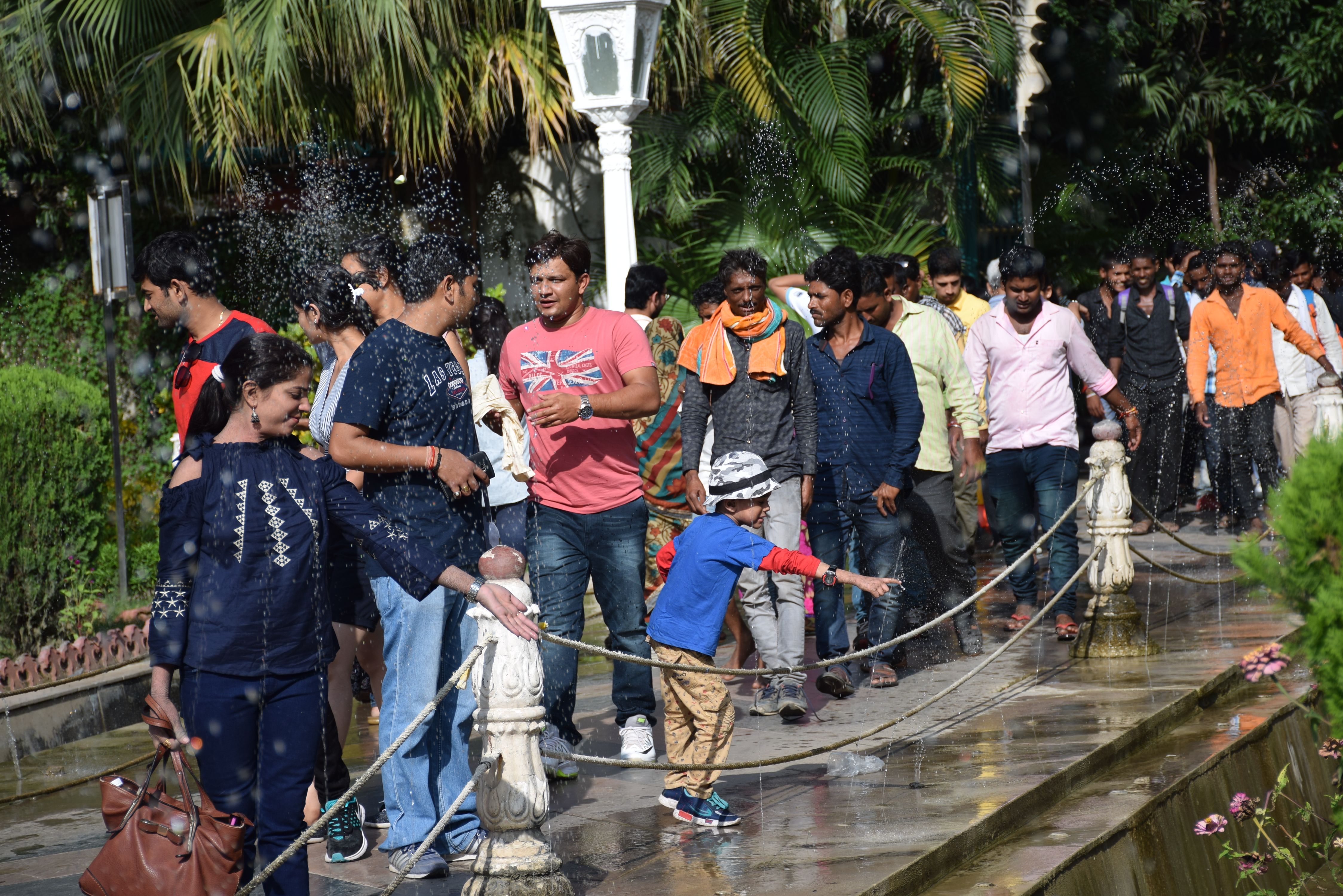 video : जन्माष्टमी पर उदयपुर में बढ़ी पर्यटकों की चहल-पहल.. पर्यटक स्थलाेें पर रौनक