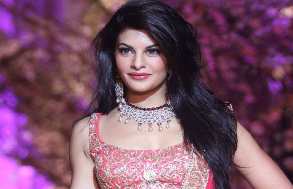 बॉलीवुड की ये 5 अभिनेत्रियां ठीक से नहीं बोल पाती हिंदी, कई बार उड़ा मजाक