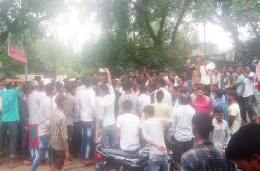 People protest in azamgarh