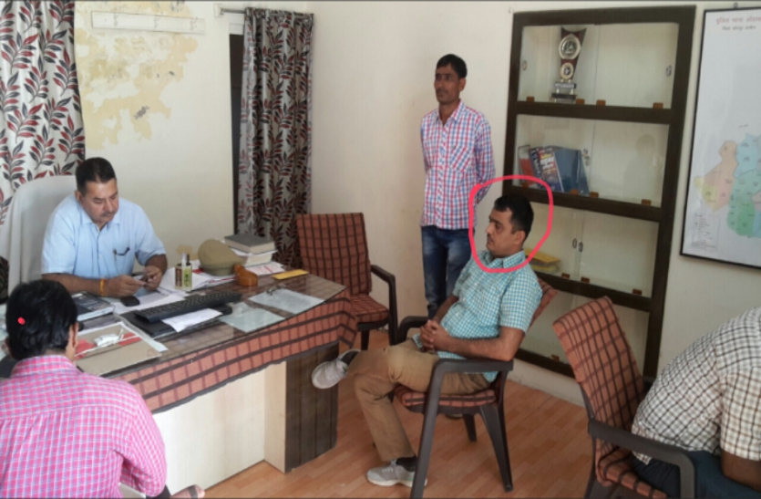 Doctor caught red handed taking bribe 12500 rupees