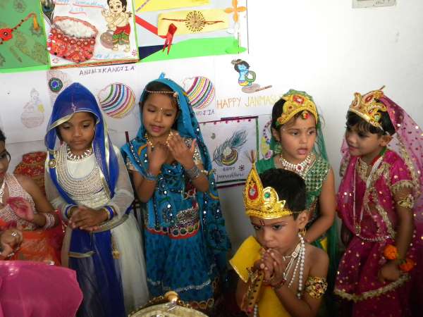 beautiful pics of krishna janmashtmi celebration