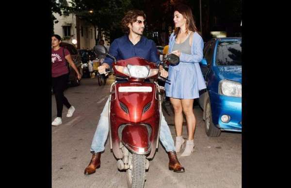 paltan star Gurmeet Choudhary and Debina Bonnerjee scooty ride photos