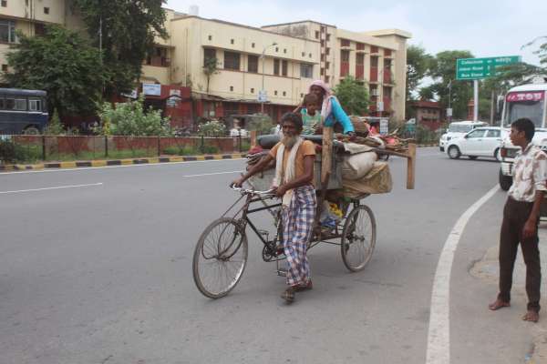 A Jairine family traveling from rickshaw reached Ajmer dargah