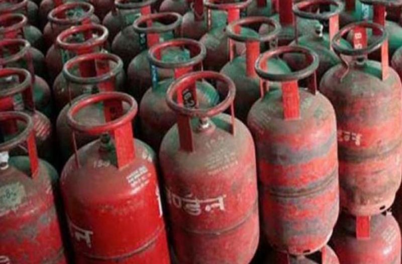 रसोई गैस सिलेंडर 170 रुपए महंगा हुआ