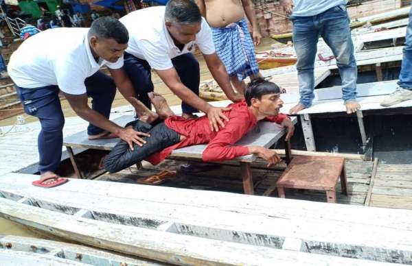 11NDRF team action in Banaras Ganga Ghat
