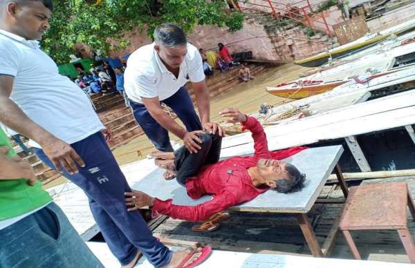 11NDRF team action in Banaras Ganga Ghat