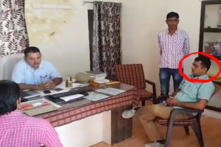 प्रसूताओं के चाय-बिस्कुट के बिल पर ले रहा था कमीशन, रिश्वत के आरोप में धरा गया डॉक्टर