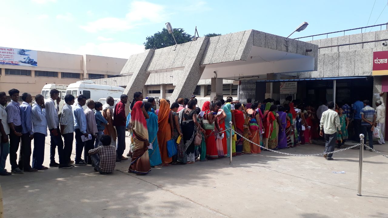 Sanjay Gandhi Hospital: Off-medicine counter at 1 pm in OPD