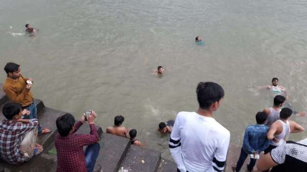 picnic spot in jhansi: baruasagar swargashram jharna water fall