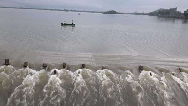 picnic spot in jhansi: baruasagar swargashram jharna water fall
