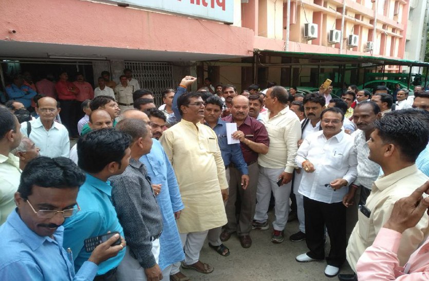 लोक शिक्षण संचालनायल पहुंचे संचालक, स्कलों की मान्यता बढ़ाने हेतु दिया ज्ञापन
