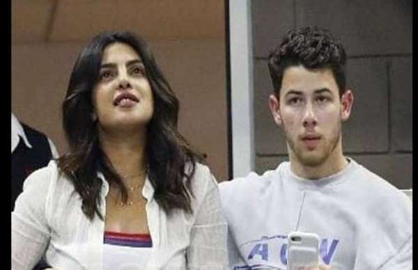 priyanka chopra and nick jonas with family holiday photos