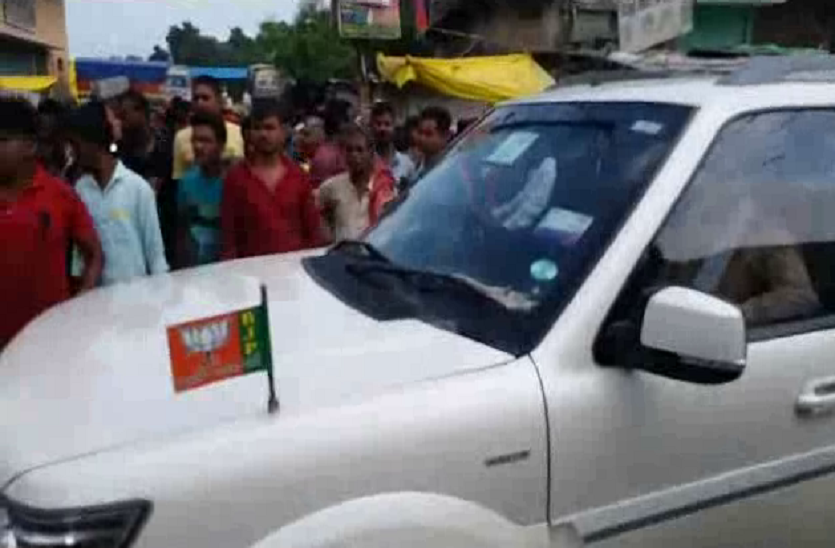 भारत बंद के दौरान जब प्रदर्शनकारियों ने बीजेपी विधायक को घेरा, जमकर हुई नोकझोंक, देखें वीडियो