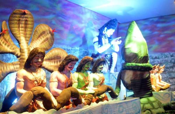 Photo Gallery : मेला का अंतिम दिन, श्याम बगीची में भगवान श्री कृष्ण की झांकी देखने ऐसी उमड़ी श्रद्धालुओं की भीड़