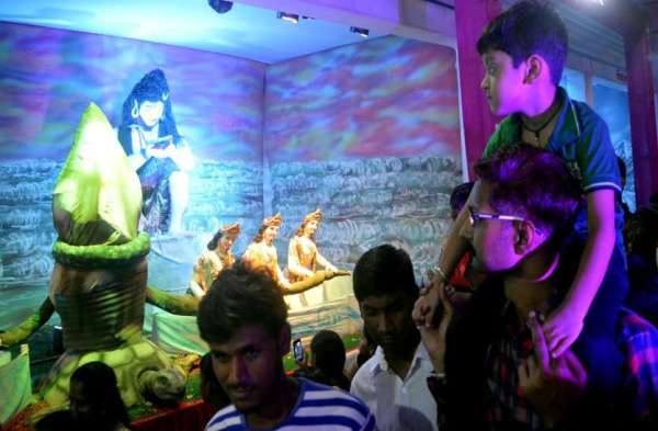 Photo Gallery : मेला का अंतिम दिन, श्याम बगीची में भगवान श्री कृष्ण की झांकी देखने ऐसी उमड़ी श्रद्धालुओं की भीड़