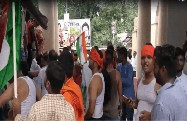 पीएम मोदी के संसदीय क्षेत्र में किस तरह हुआ एससी/एसटी एक्ट का विरोध