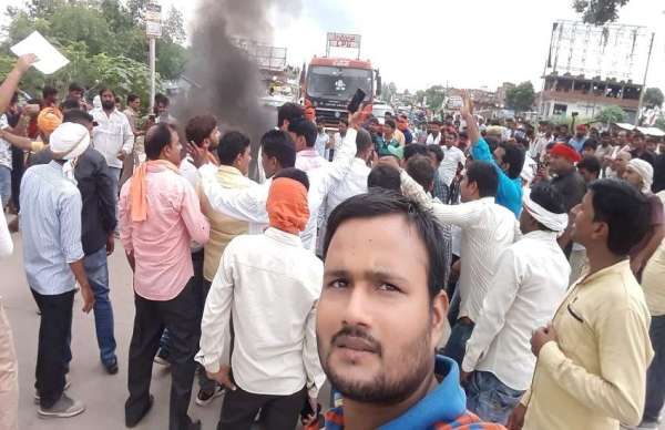 पीएम मोदी के संसदीय क्षेत्र में किस तरह हुआ एससी/एसटी एक्ट का विरोध