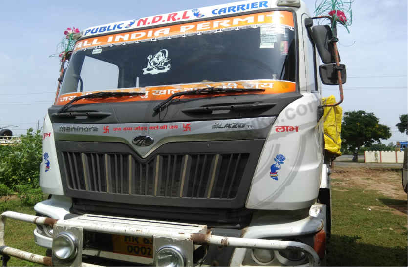 Looted truck worth crores of fiber in bhilwara