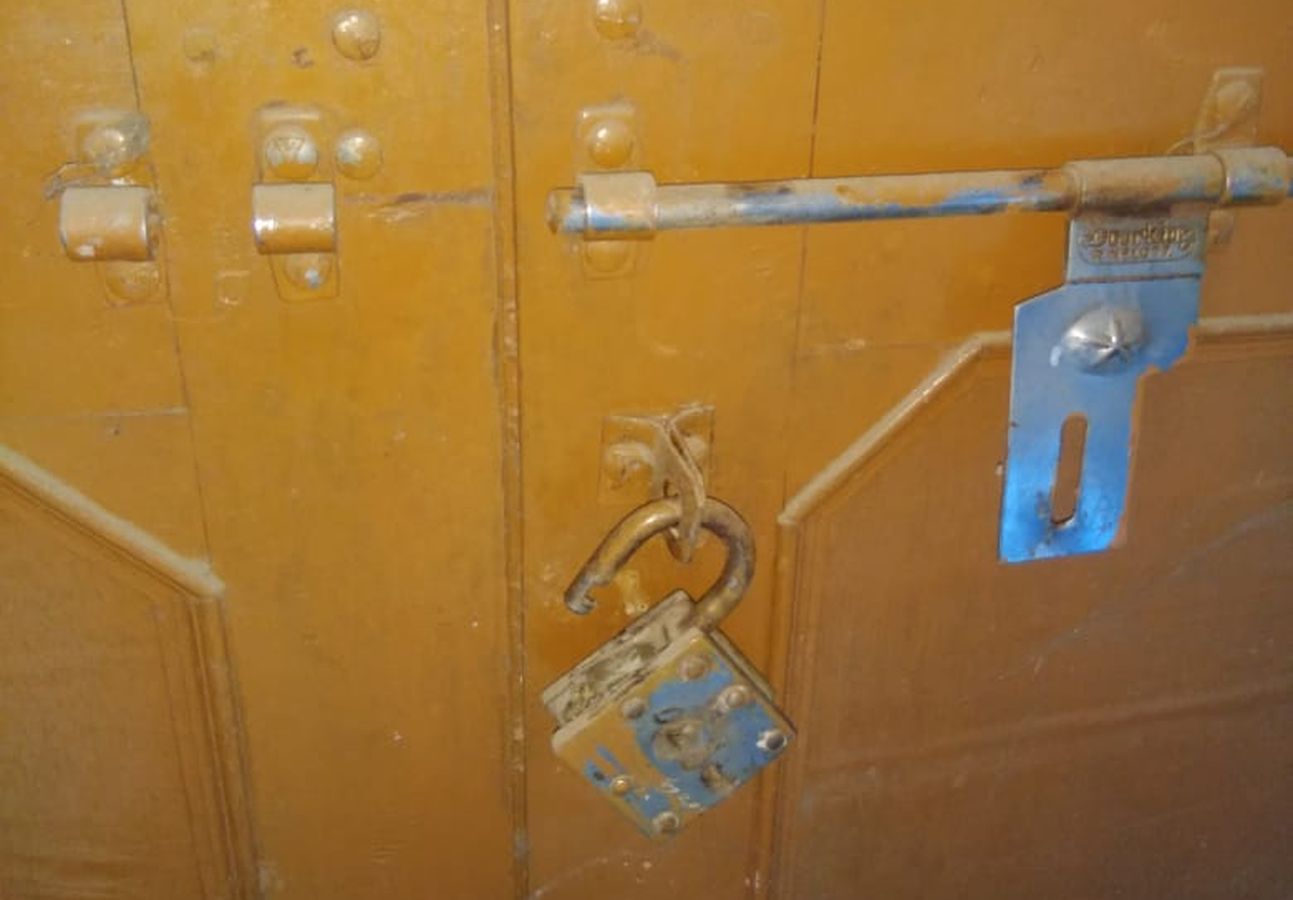 Theft in 2 houses of Khageroli