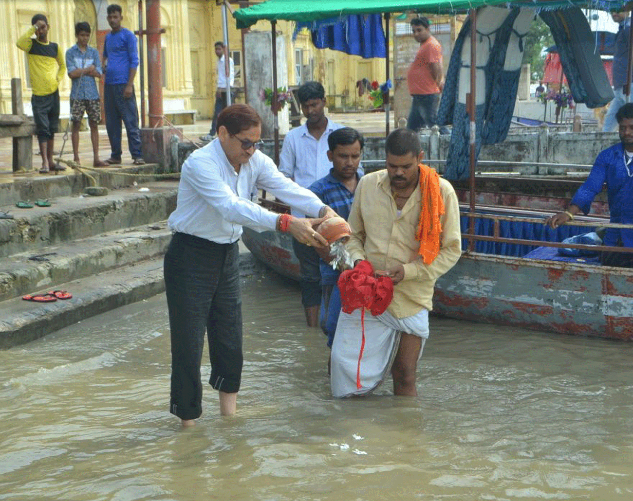 DM Faizabad Anil Pathak immerses old woman's bones in Saryu river