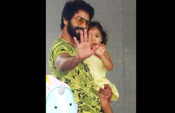 shahid kapoor and misha kapoor spotted outside the hospital photos