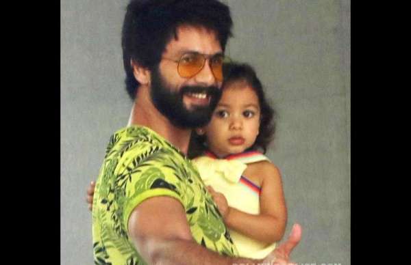 shahid kapoor and misha kapoor spotted outside the hospital photos